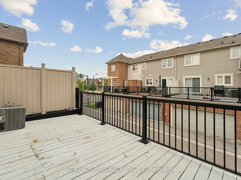 30 Henneberry Ln — Photo 33