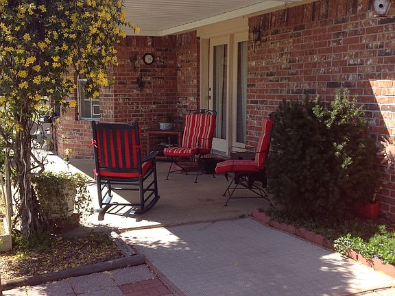 5th image of 201 Bullion Ave W