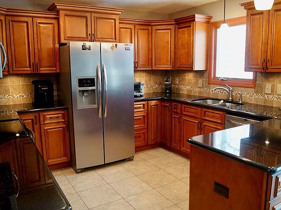 2nd image of 4835 Elizabeth Ln