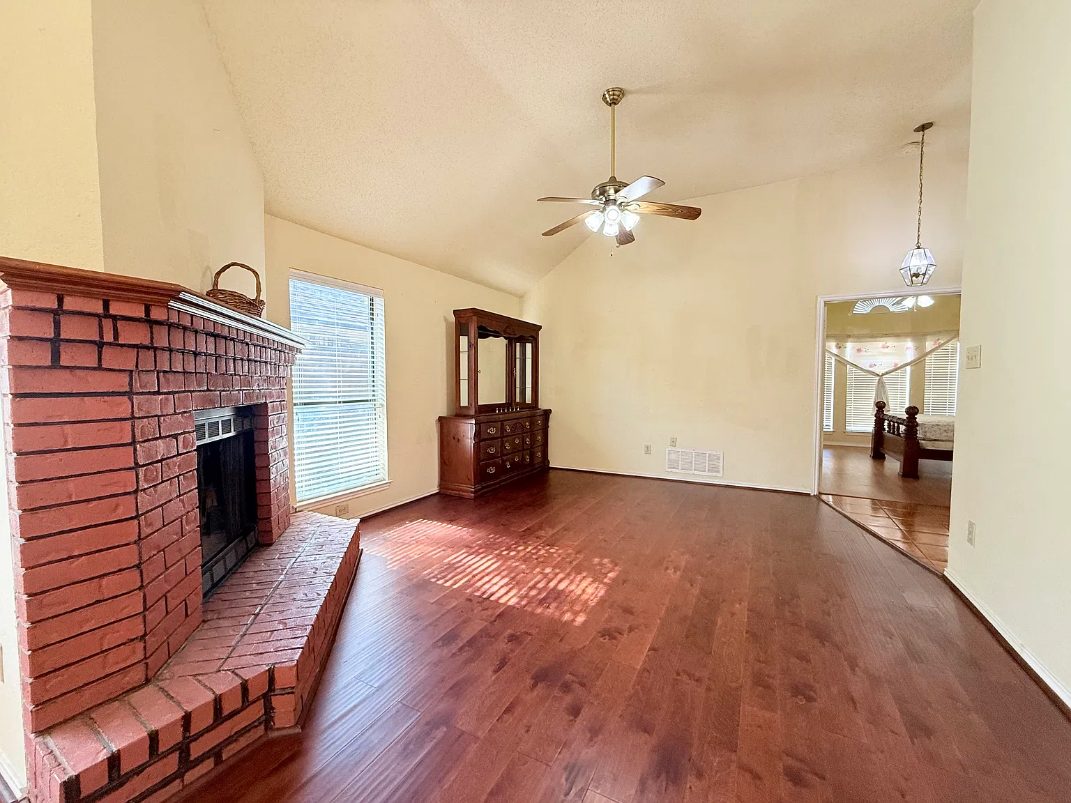 3 bed, 1312 sqft, $1,800 — Photo 4
