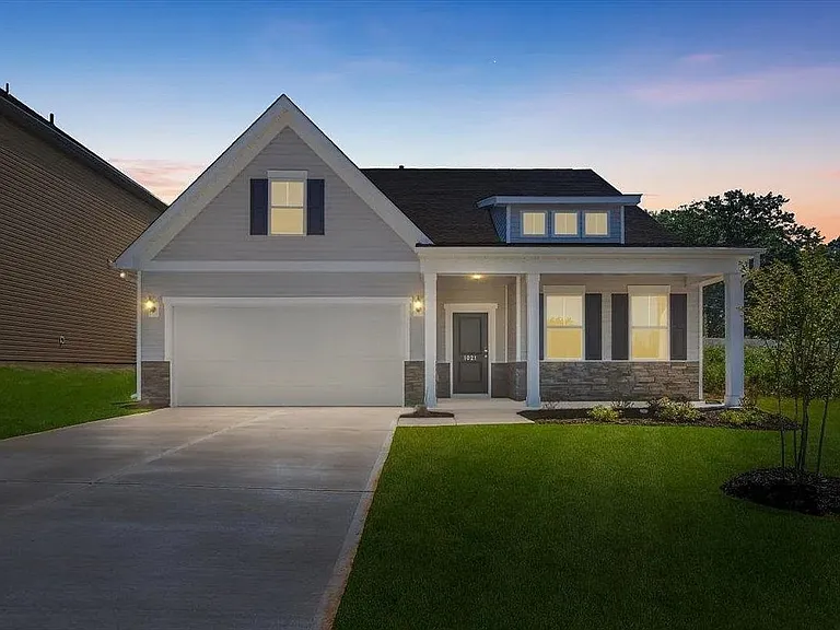 1021 Skidway Dr — Photo 2