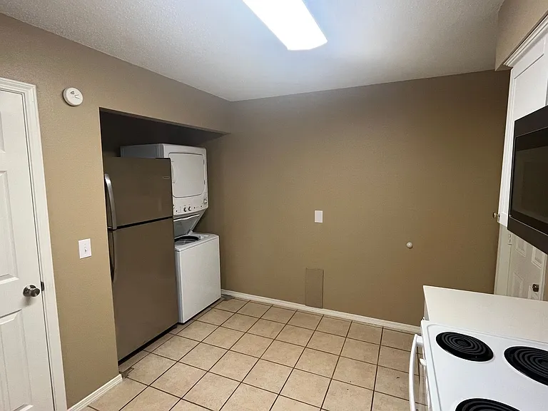 307 Harris Cir — Photo 5