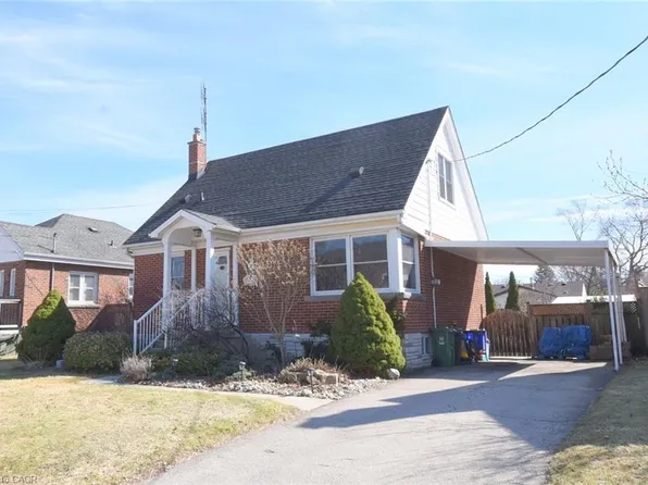 7 Cairns Ave, Hamilton, ON L9H 1G2