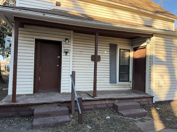 208 1/2 E Avenue B APT A, Hutchinson, KS 67501