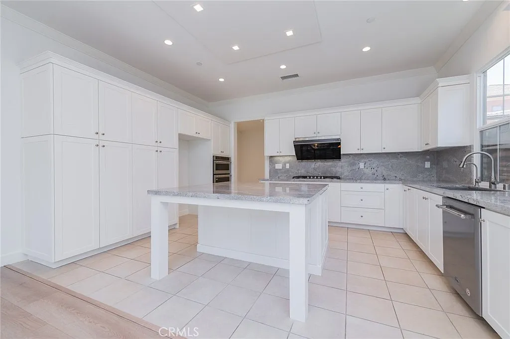 4 bed, 2246 sqft, $6,500 — Photo 4