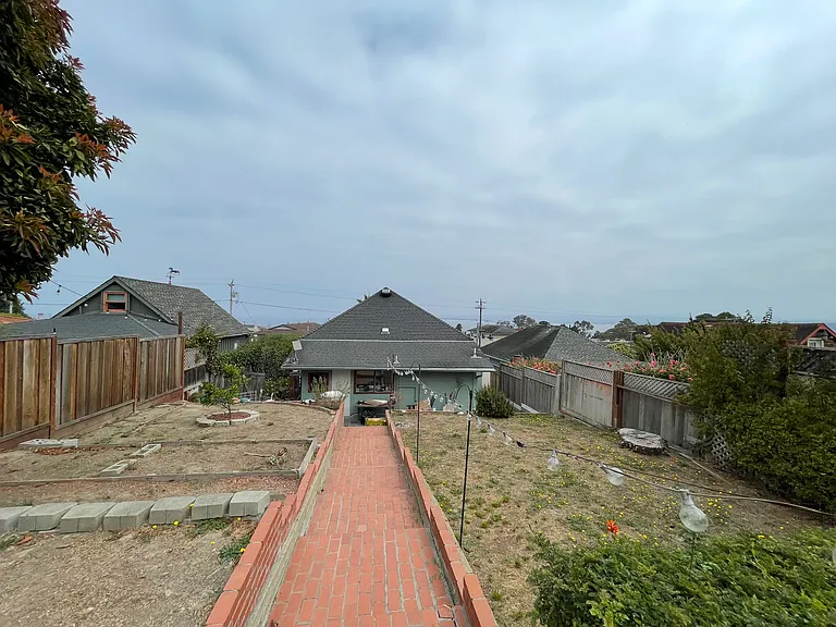 249 Hawthorne St — Photo 7