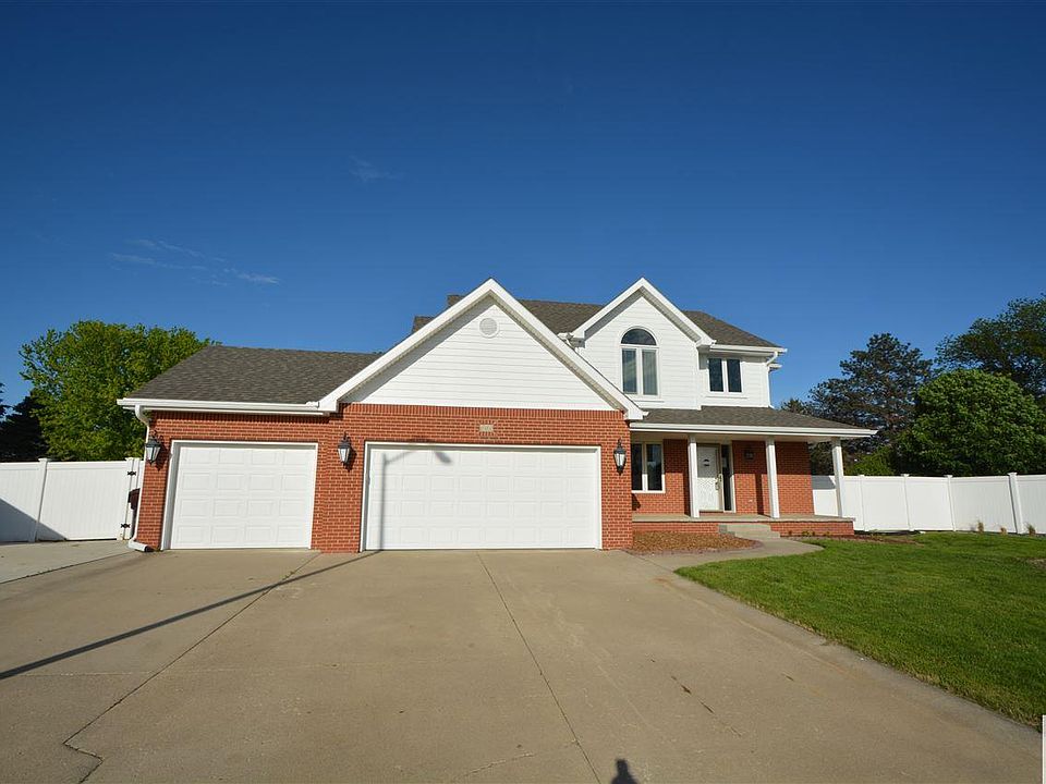 1st image of 609 Red Bird Cir
