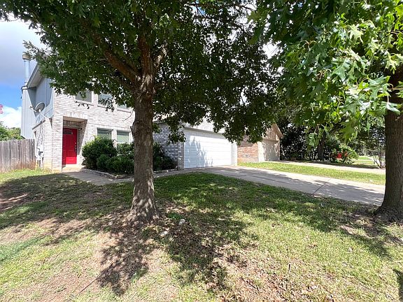 3rd image of 2423 Glen Field Dr