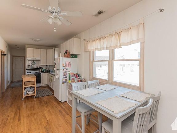 3rd image of 1114 N Marshfield Ave #2