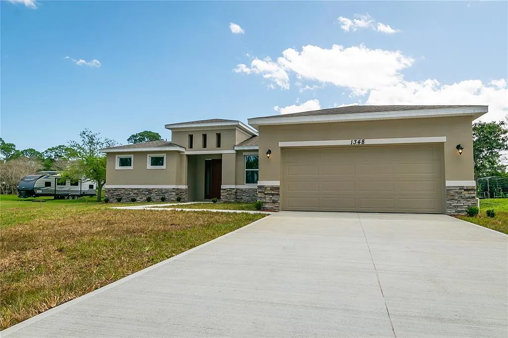 4 bed, 2.0 bath, 1928 sqft, $2,550 — Photo 1