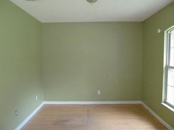 4th image of 10810 Grayson St