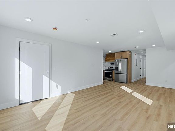 5th image of 92 Speedway Avenue