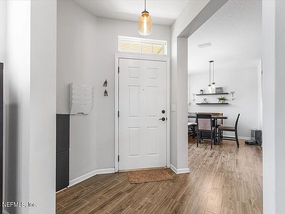 4th image of 445 RICHMOND Drive