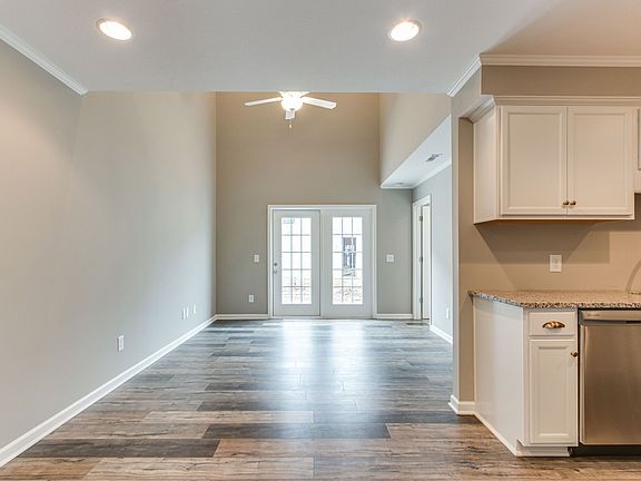 4th image of 3221 Clemons Cir #65
