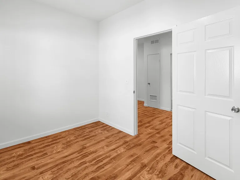 1828 Purdue Ave #203 — Photo 13