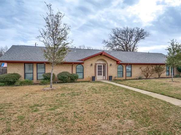 206 Edgewood Dr, Highland Village, TX 75077