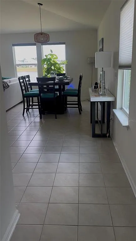 3 bed, 2.0 bath, 1377 sqft, $2,900 — Photo 3