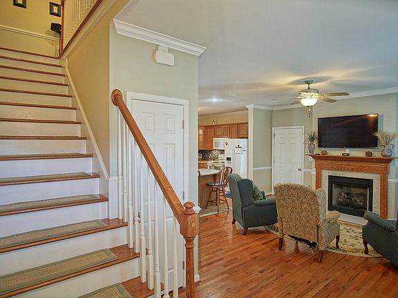 4th image of 1410 Kensington Way