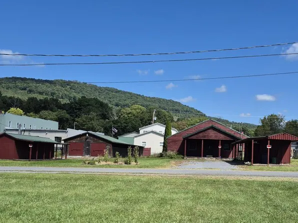 493 Monroe St E, Rupert, WV 25984