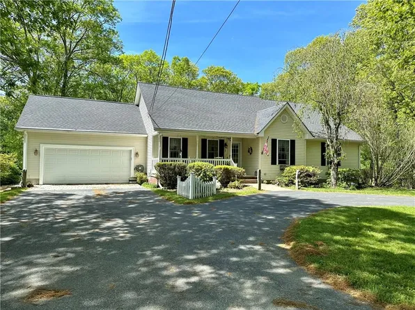 25 Franklin Rd, Scituate, RI 02825