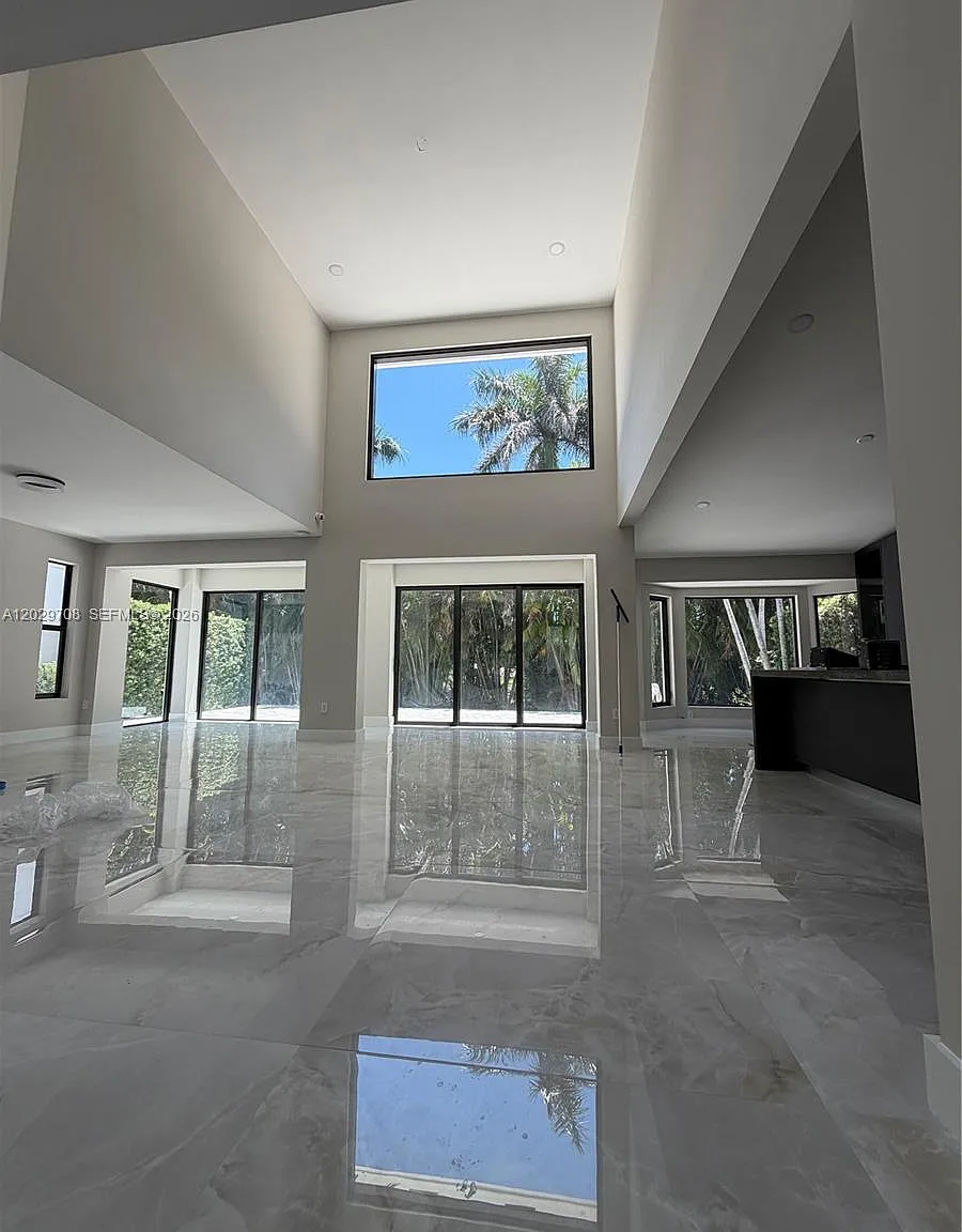 Doral Estates Villas — Photo 2