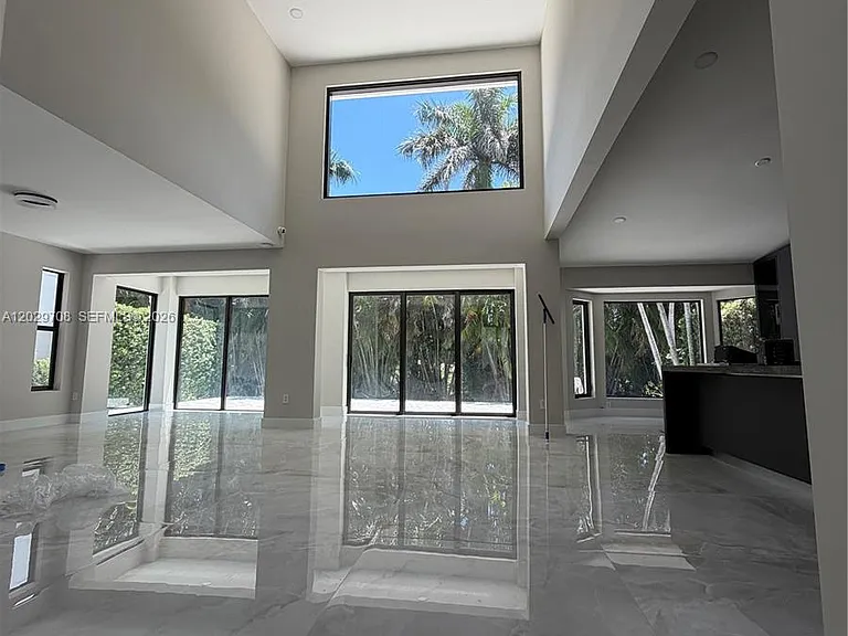 4499 NW 93rd Doral Ct — Photo 2