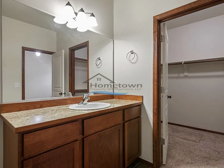 7346 N Carrington Ln — Photo 16
