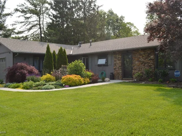 5671 Creekside Ln, North Ridgeville, OH 44039