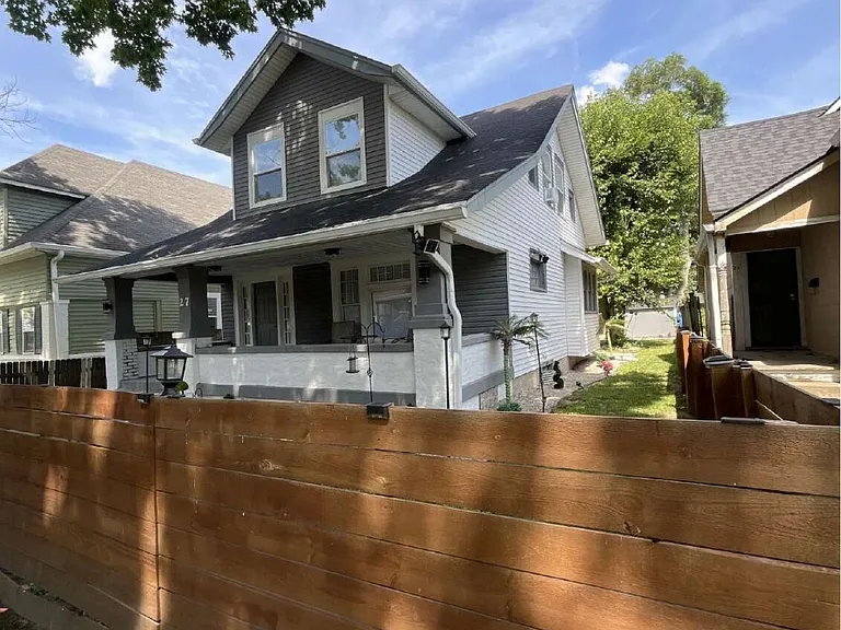 27 N Linwood Ave — Photo 3