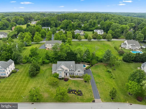 3219 Greystone Dr, Garnet Valley, PA 19060