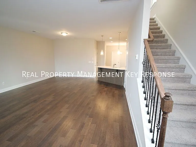 153 Grandstand Blvd — Photo 5