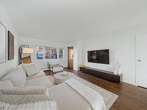 5th image of 39 Wedgewood Drive #111