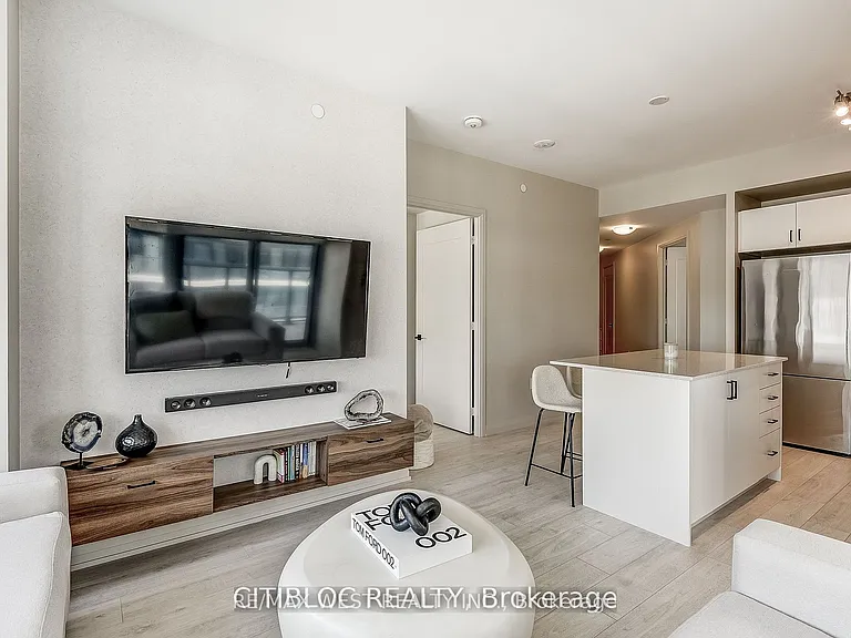 9000 Jane St #1408 — Photo 16
