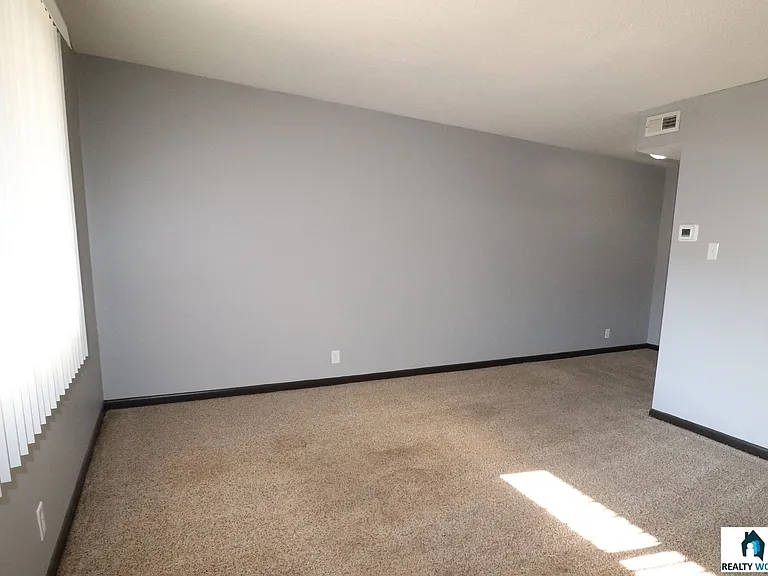 702 S 19th St — Photo 3