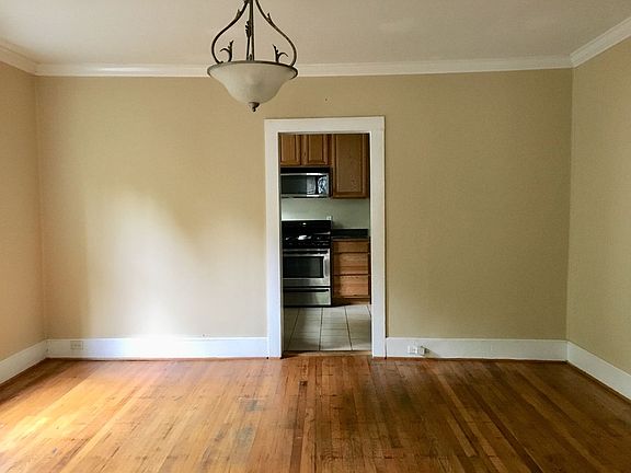 3rd image of 906 Beaufort St