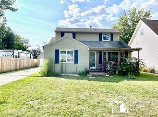 1651 Sunset St, Monroe, MI 48162