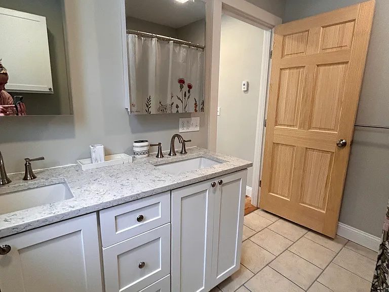 Double vanity in en suite