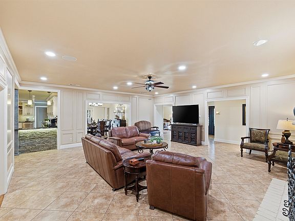 4th image of 2000 Lakehill Ct