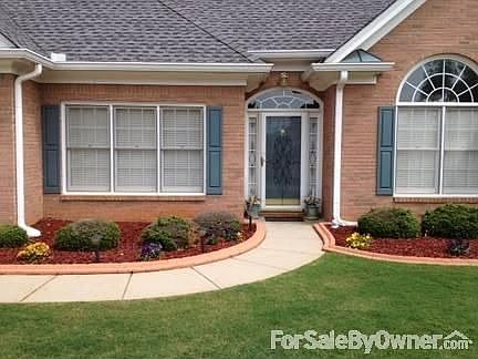 Custom Edging
						:
						Enhanced flower bed with custom edging