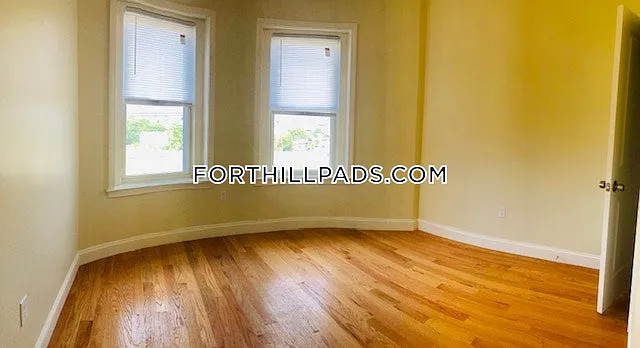 52 Guild St #1 — Photo 4