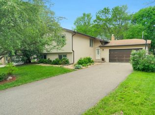 4671 Kingsbury Dr, Eagan, MN 55122