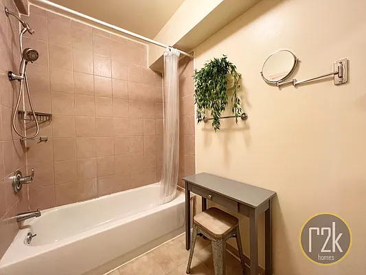 Rented by Realty 2000 Corp | media 18