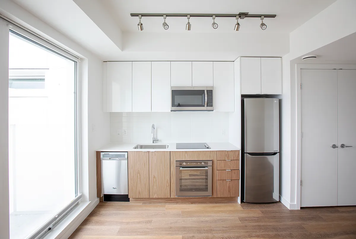 Building Photo - 303 E Pender St