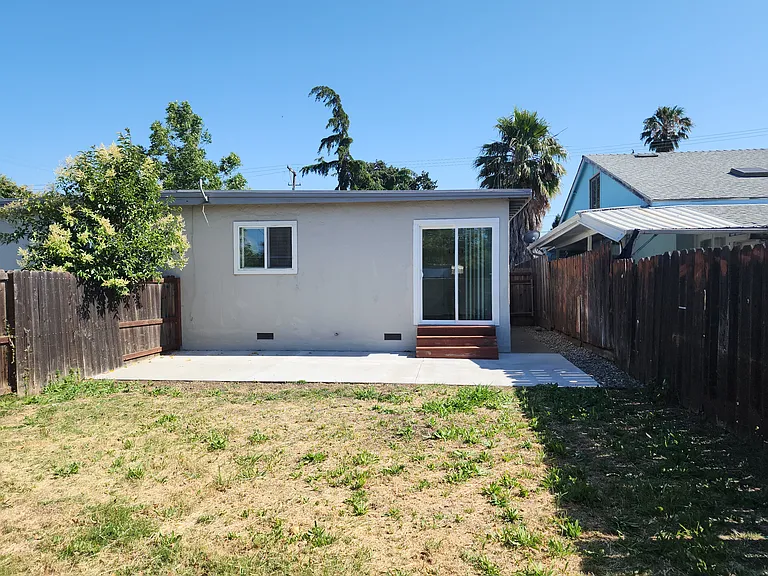 1005 Callen St — Photo 24