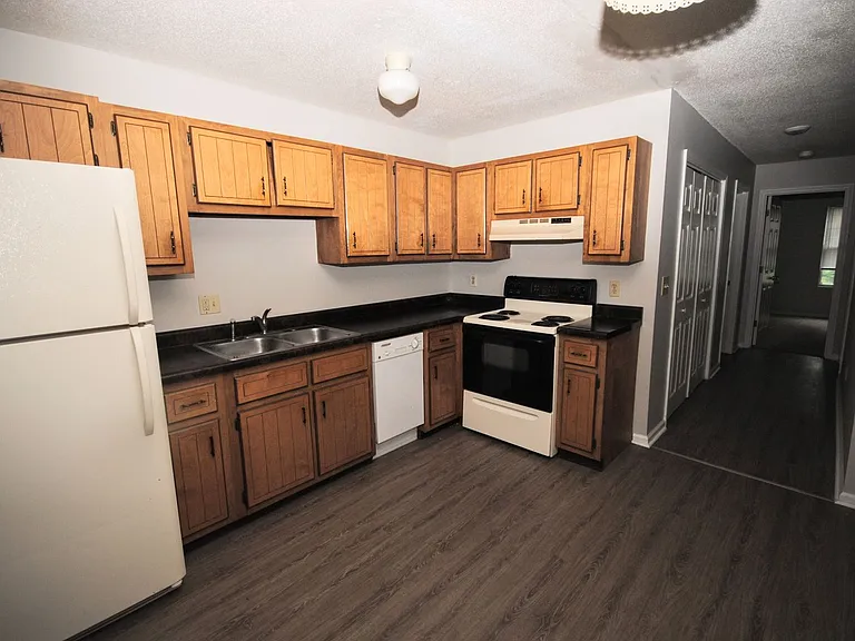620 Oak Park Blvd #204 — Photo 31