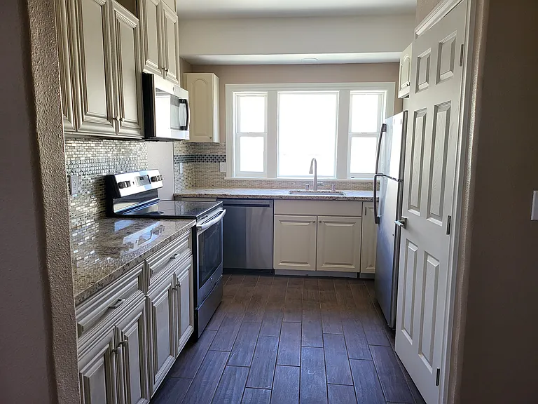 216 Spring St #1 — Photo 8
