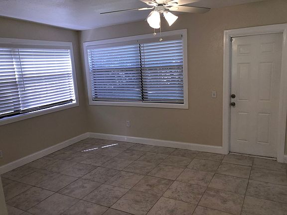 4th image of 618 NW Cardinal Dr