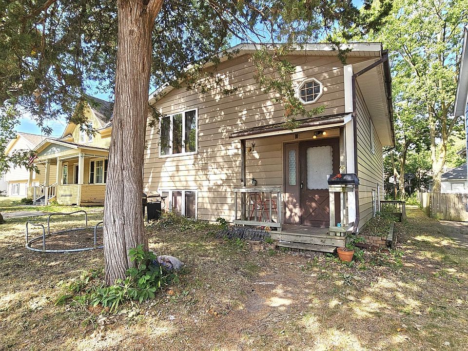 1st image of 25 20th Ave S
