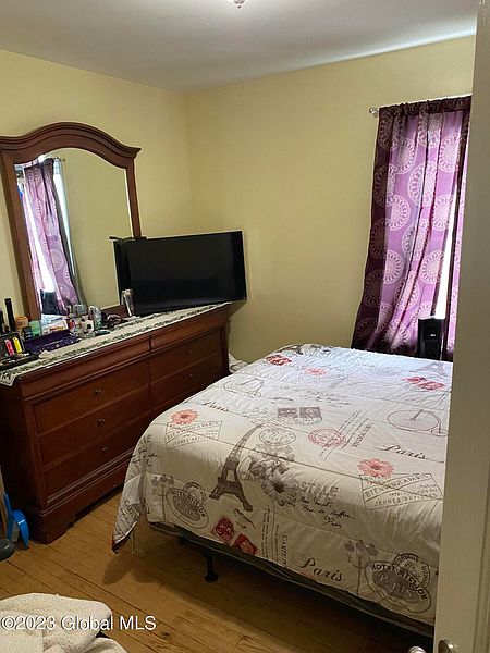 5th image of 593 Livingston Avenue