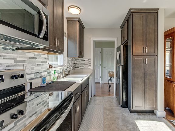 5th image of 801 N University Blvd